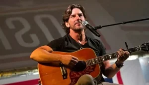 Brett James, compositor vencedor do Grammy, morre em acidente de avião nos Estados Unidos