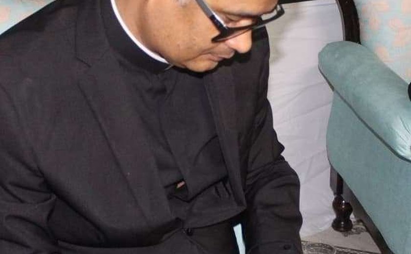 Padre Alex Sandro Rufino Lança a obra “Breve Trajetória em Crônicas e Versos”