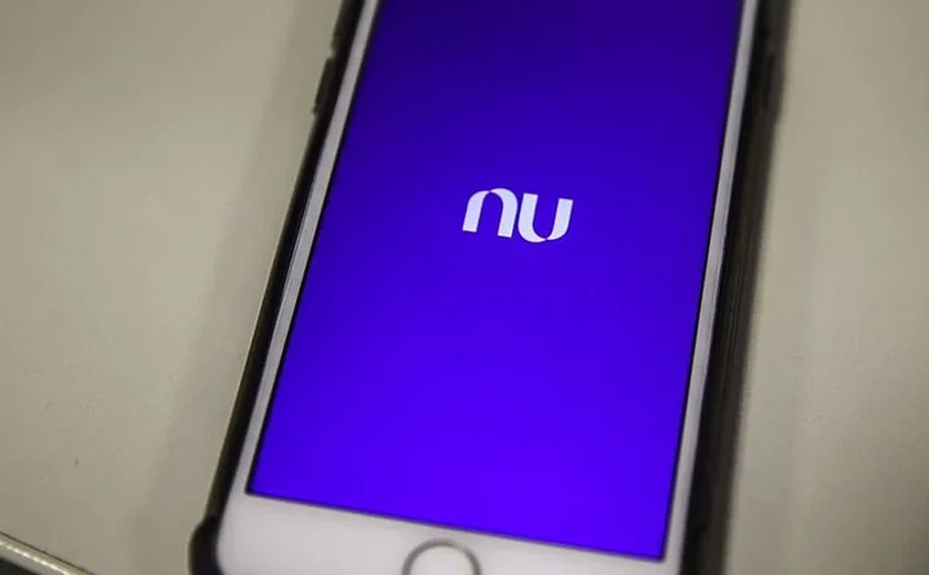Clientes do Nubank reclamam de falha no aplicativo e dinheiro bloqueado