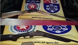 PM apreende duas espingardas e drogas na parte alta de Maceió