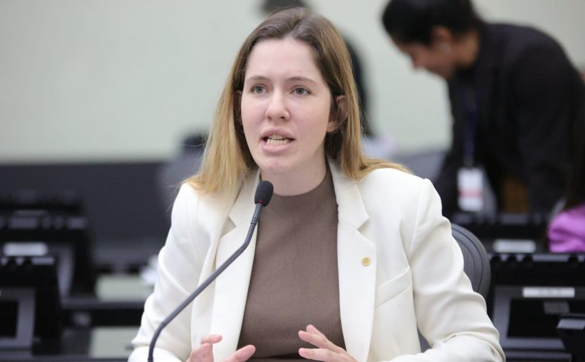 Deputada apresenta projeto que garante continuidade dos estudos a gestantes em formação na PM e no Corpo de Bombeiros