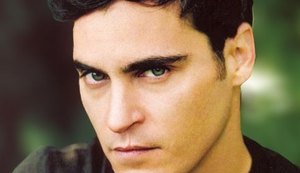 Joaquin Phoenix deve viver o Coringa em filme solo do vilão