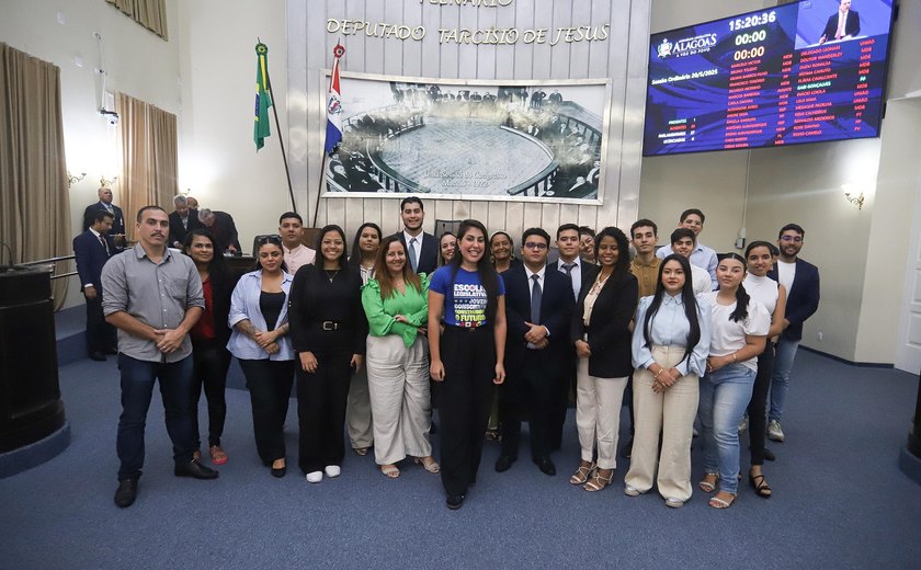 Estudantes de Direito participam de imersão na Assembleia Legislativa guiados pela deputada Gabi Gonçalves