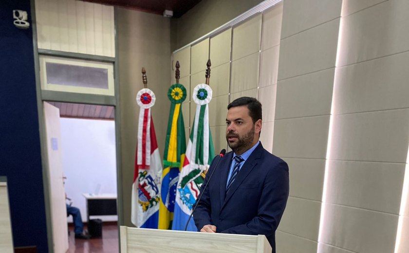 Chico Filho solicita informações sobre os contratos da Iluminação Pública de Maceió