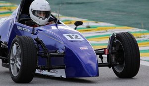 Jovem piloto alagoano estreia com vitória na temporada 2019 da Fórmula Vee em Interlagos