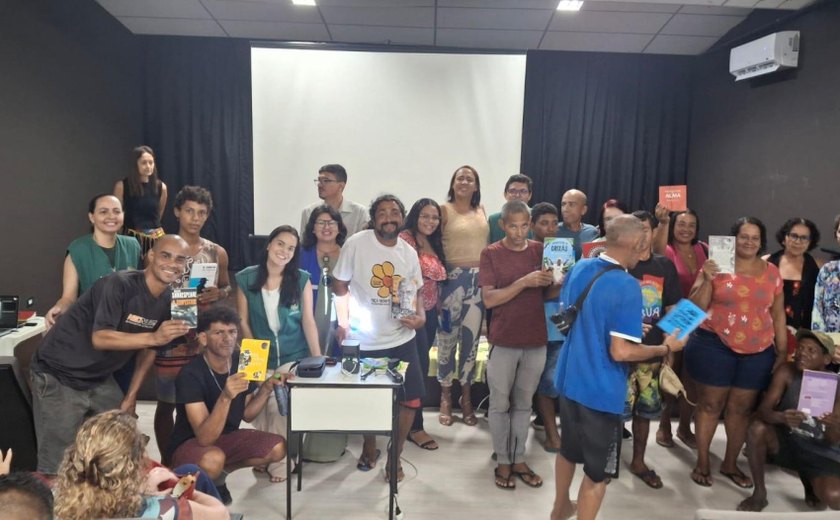 Projeto incentiva leitura e promove cidadania a pessoas em situação de rua