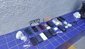 Funcionário de Presídio de Segurança Máxima é preso com drogas e celulares que seriam entregues a presidiários