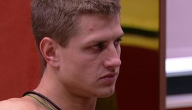 Lucas diz que sofre preconceito na casa por ser homem e loiro