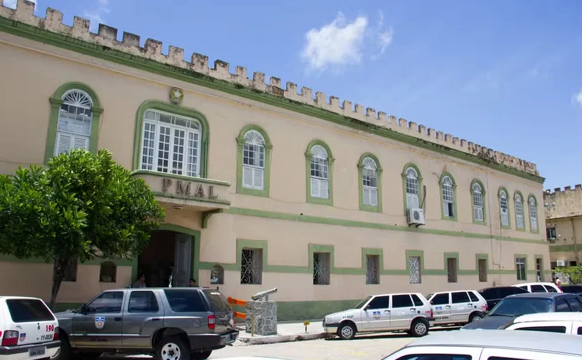 PM de Alagoas investiga policial suspeito de enviar 'nudes' a colega de trabalho