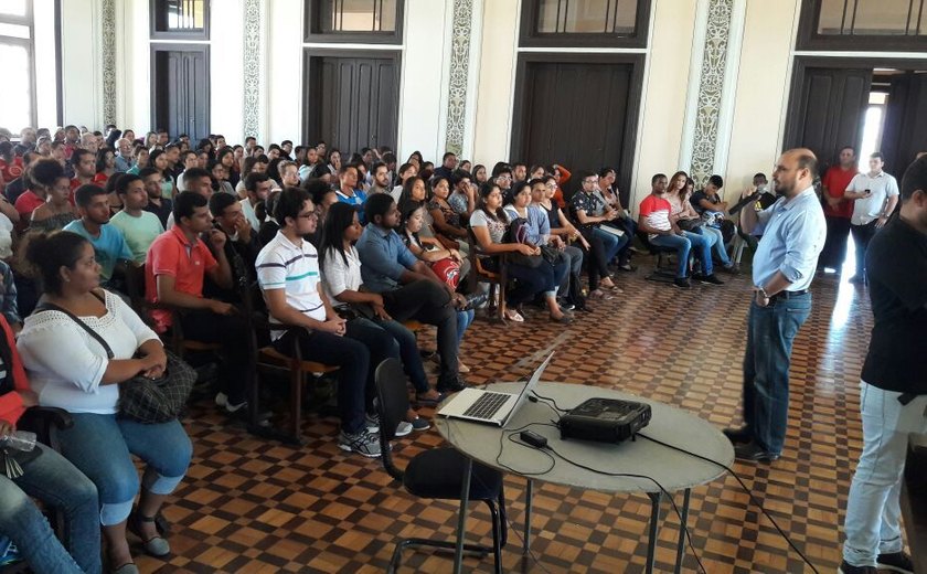 Em Maceió, curso capacita 300 pessoas para vagas em companhias aéreas
