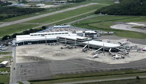Ministérios pedem apuração sobre possíveis crimes em remoção de mulher de uma aeronave na Bahia