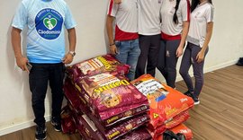 Estudantes arrecadam mantimentos e ração para doar a instituições de caridade e abrigos de animais