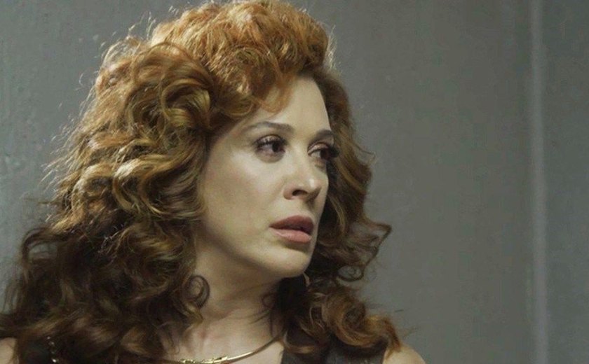 'Verão 90': Lidiane se junta a Janaína e acaba com a raça de Mercedes