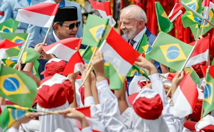 Brasil e Indonésia firmam acordos; Lula confirma candidatura em 2026