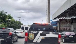 Vereador de Campo Alegre é detido em desfile de bloco por desacato