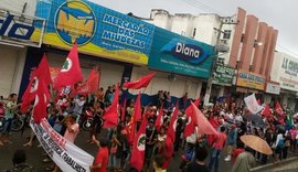 Trabalhadores fazem manifestação no centro de Arapiraca