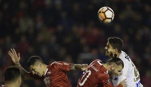 Santos vai bem na defesa, não chuta e segura empate com Independiente