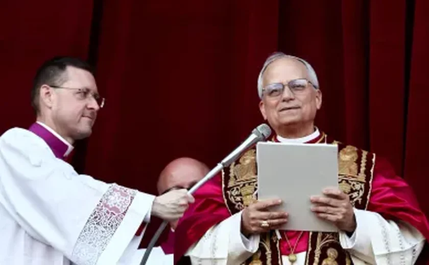 Papa Leão XIV faz primeiro discurso a fiéis no Vaticano