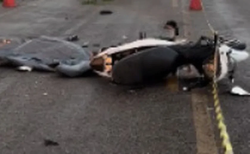 Garupa morre e motociclista fica gravemente ferido em colisão entre duas motos