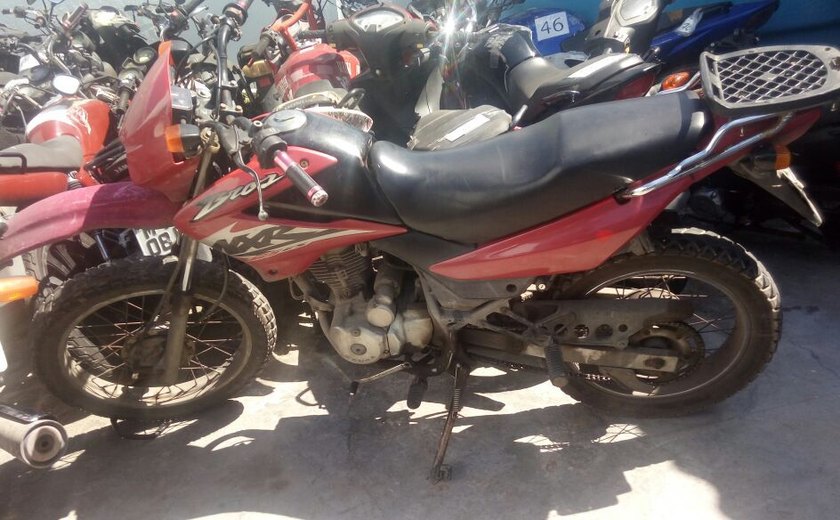 Polícia Militar recupera motocicleta roubada e apreende menor de idade