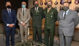 Juiz convocado João Dirceu recebe comandante do Exército em Alagoas