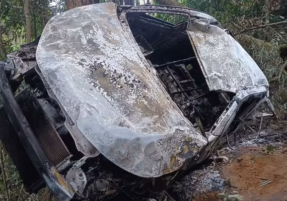 Preso pela morte de mulher e filhos carbonizados em carro em SC disse que atirou nas vítimas e enterrou armas