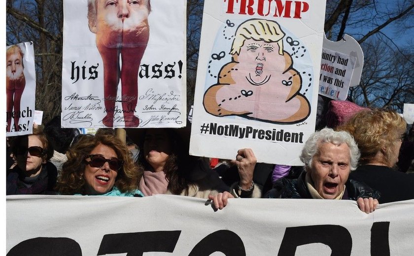 Milhares de manifestantes protestam contra Donald Trump em Nova York