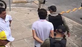 Homem é preso ao tentar roubar corrente de ouro de idoso na Ponta Verde