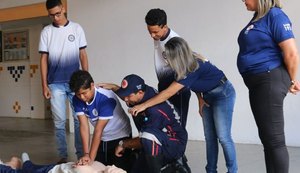 Arapiraca: Samu repassa técnicas de salvamento para alunos de escola pública