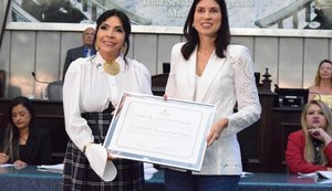 Aninha Monteiro recebe comenda da Assembleia por contribuição ao turismo e à cultura de Alagoas
