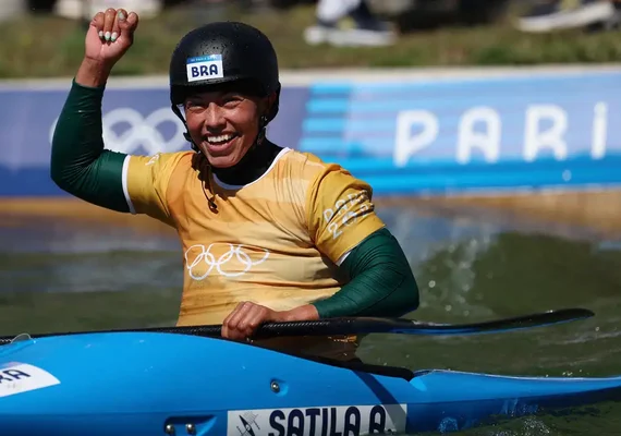 Ana Sátila se classifica para a semifinal no caiaque cross