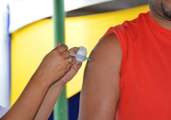 Adultos devem atualizar calendário vacinal para evitar doenças, alerta Sesau