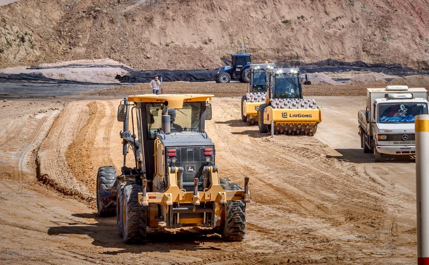 Primeiro trecho da rodovia da AL-102 Norte atinge 80% das obras