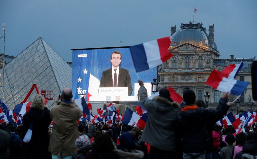 'França estará na 1ª fileira na luta contra o terrorismo', diz Macron em discurso
