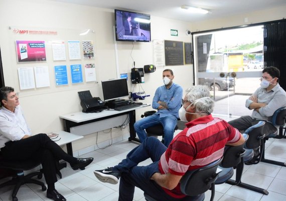 MPT e sindicato discutem situação de trabalhadores no atendimento nas agências bancárias