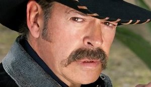 Ator vira mecânico após ser vetado da TV mexicana