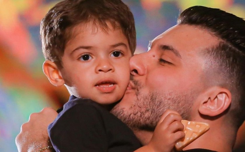 Após disputa com mãe de Marília Mendonça, Murilo Huff ganha guarda provisória de filho
