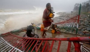 Ciclone já causou duas mortes e danos em cerca de 20 mil casas na Índia