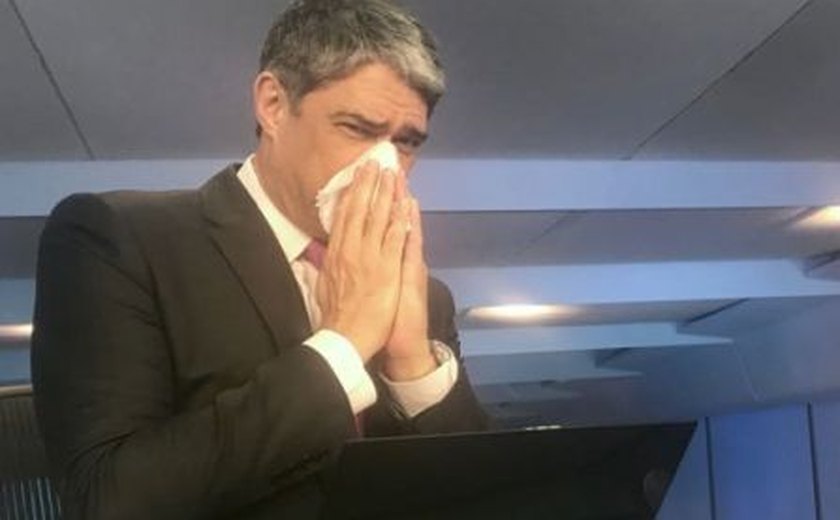 Gripado, William Bonner volta ao “Jornal Nacional” e assoa o nariz ao vivo