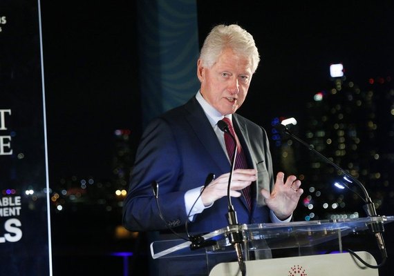 Em evento em SP, Bill Clinton pede a brasileiros que não votem movidos pela raiva