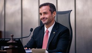 Bruno Toledo se despede da Assembleia sob homenagens após indicação ao TCE