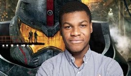 Foto mostra John Boyega com traje de piloto Jaeger nas gravações de Pacific Rim