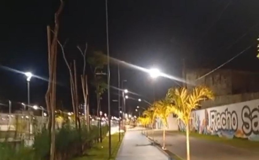 Furto de 400 metros de cabos deixa postes apagados no Renasce Salgadinho