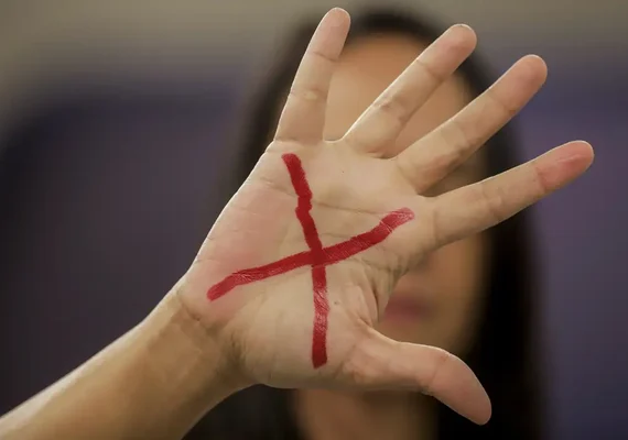 Publicadas leis que ampliam combate à violência contra as mulheres