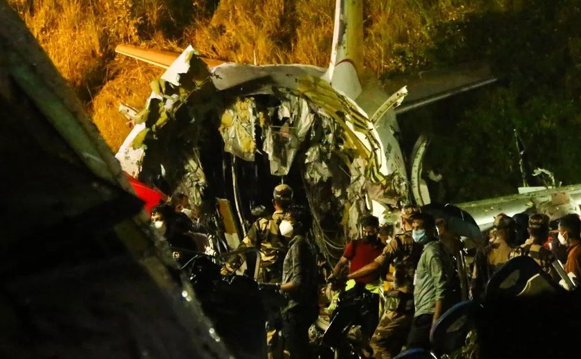 Avião sofre acidente na Índia e ao menos 2 pessoas podem estar mortas