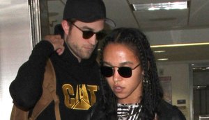 Pattinson diz que ele e namorada FKA Twigs estão 'meio que noivos'