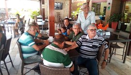 Jornalistas aposentados se reúnem em café da manhã