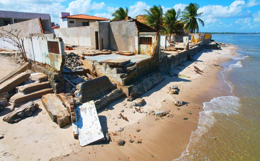 Especialista em proteção costeira afirma que problema do avanço da maré na Barra Nova precisa de solução urgente