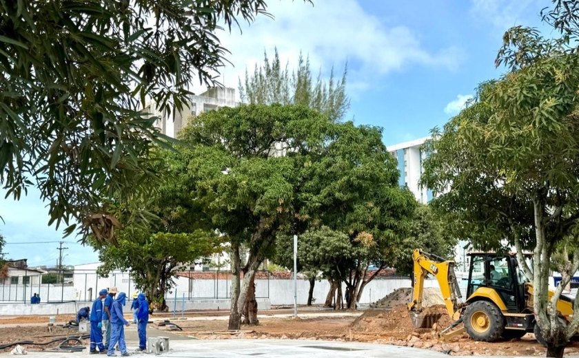 Obra de revitalização da Praça da Faculdade avança e chega a 55% de execução
