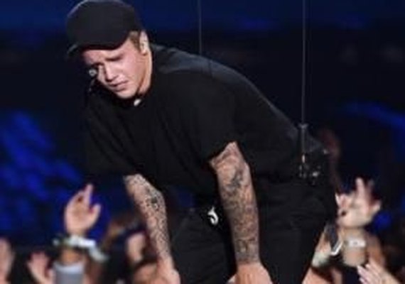 Bieber defende mulher e bate em homem que tentava enforcá-la